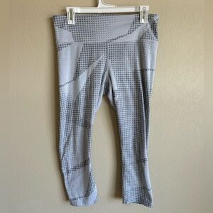 Under Armour Women’s UA Breathelux Jacquard Crop Gray Leggings Size Large
